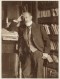 Marcellus Emants in zijn werkkamer in Den Haag. Foto: Henri Berssenbrugge (1918).