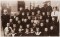 Onderwijzers en leerlingen van de O.L.S. op de Hagen te Eibergen, met op de tweede rij vooraan, geheel links, Menno en Wim ter Braak (circa 1908).
