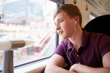 Afbeeldingsresultaat voor jongere oortjes trein