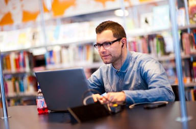 computers en wifi in bibliotheek Zeeuws-Vlaanderen