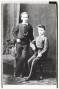 Herman Gorter (rechts) en zijn broer Douwe. Foto: D. Niekerk (circa 1875).