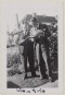 Watt en 1/2 Watt. Jan Greshoff en Ter Braak, in de achtertuin van diens huis aan de Kraaienlaan te Den Haag (circa 1935).