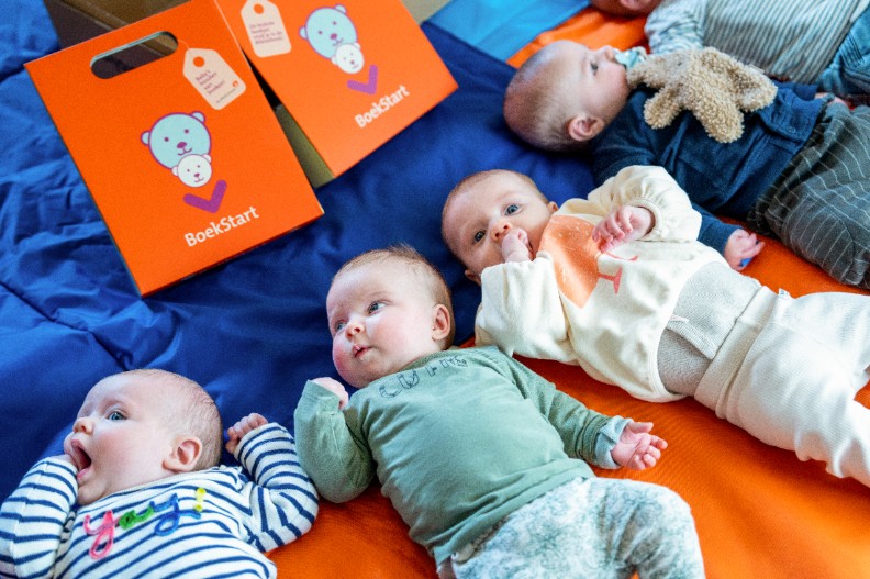 Baby's met het BoekStartkoffertje